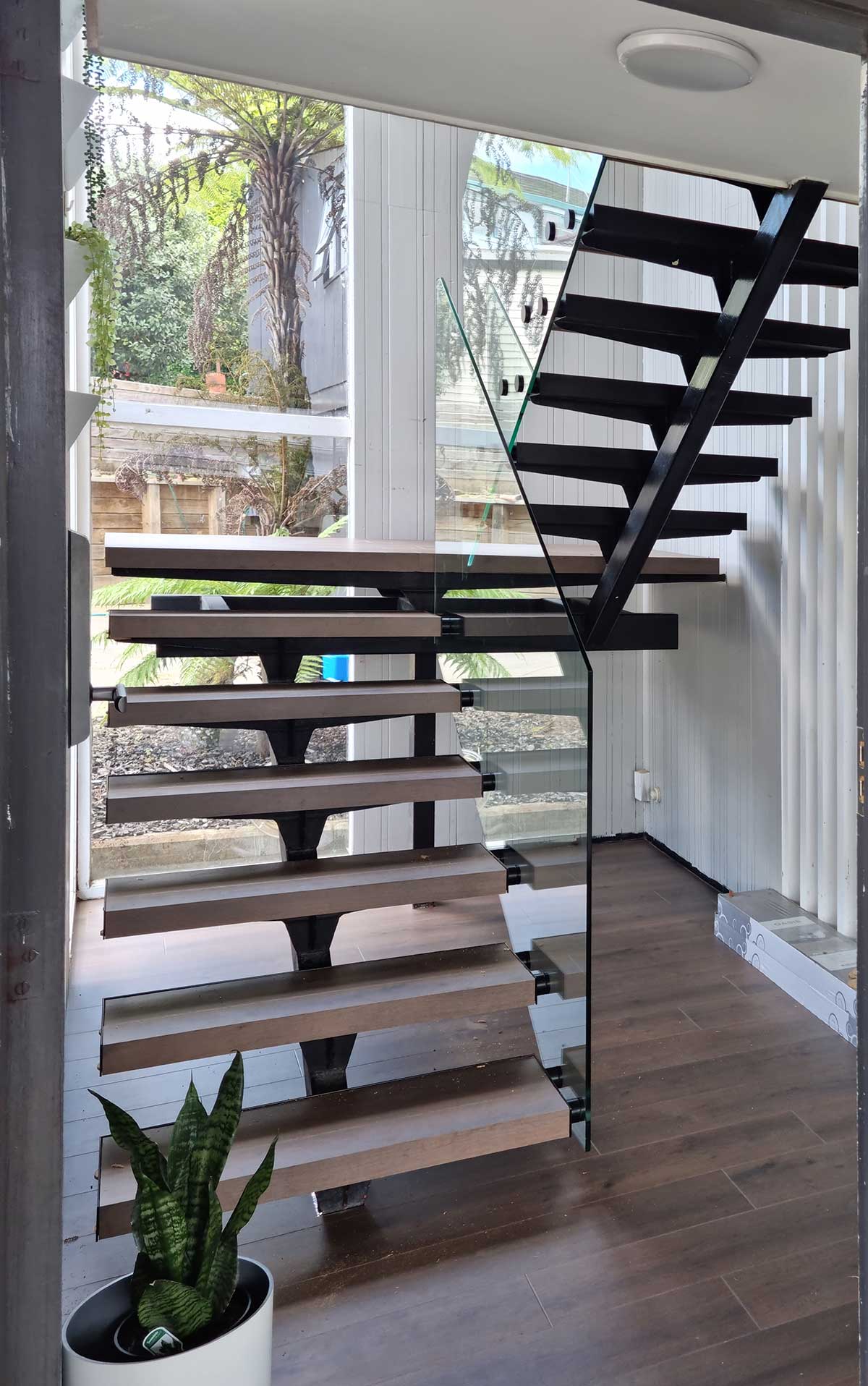 Glass Balustrades: The Perfect Blend of Safety, Style, and Modern Design